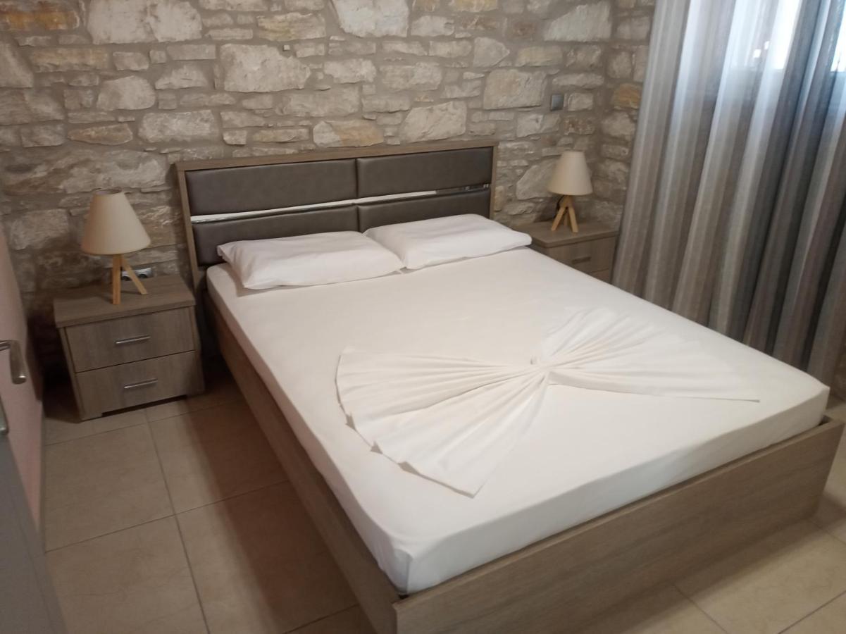Takis Guesthouse- Laoura-Hermoupolis Bagian luar foto