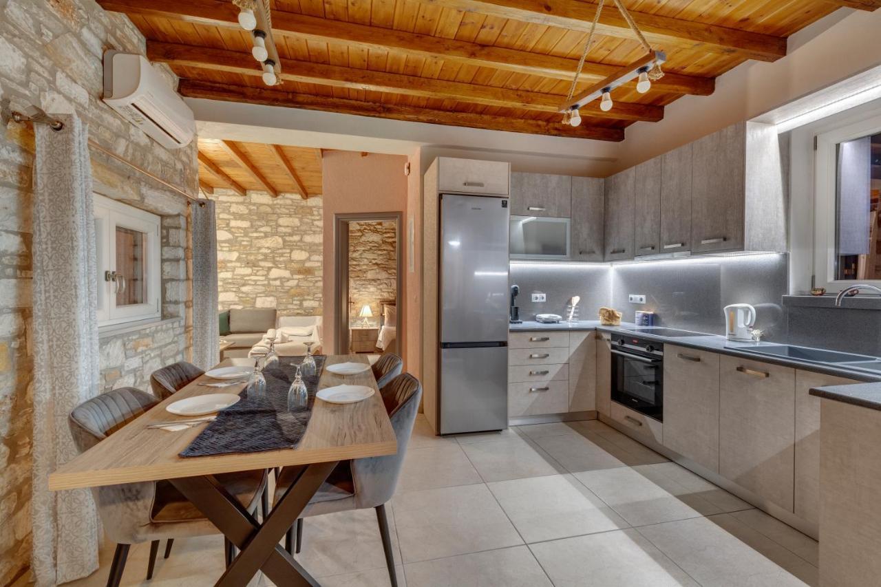 Takis Guesthouse- Laoura-Hermoupolis Bagian luar foto
