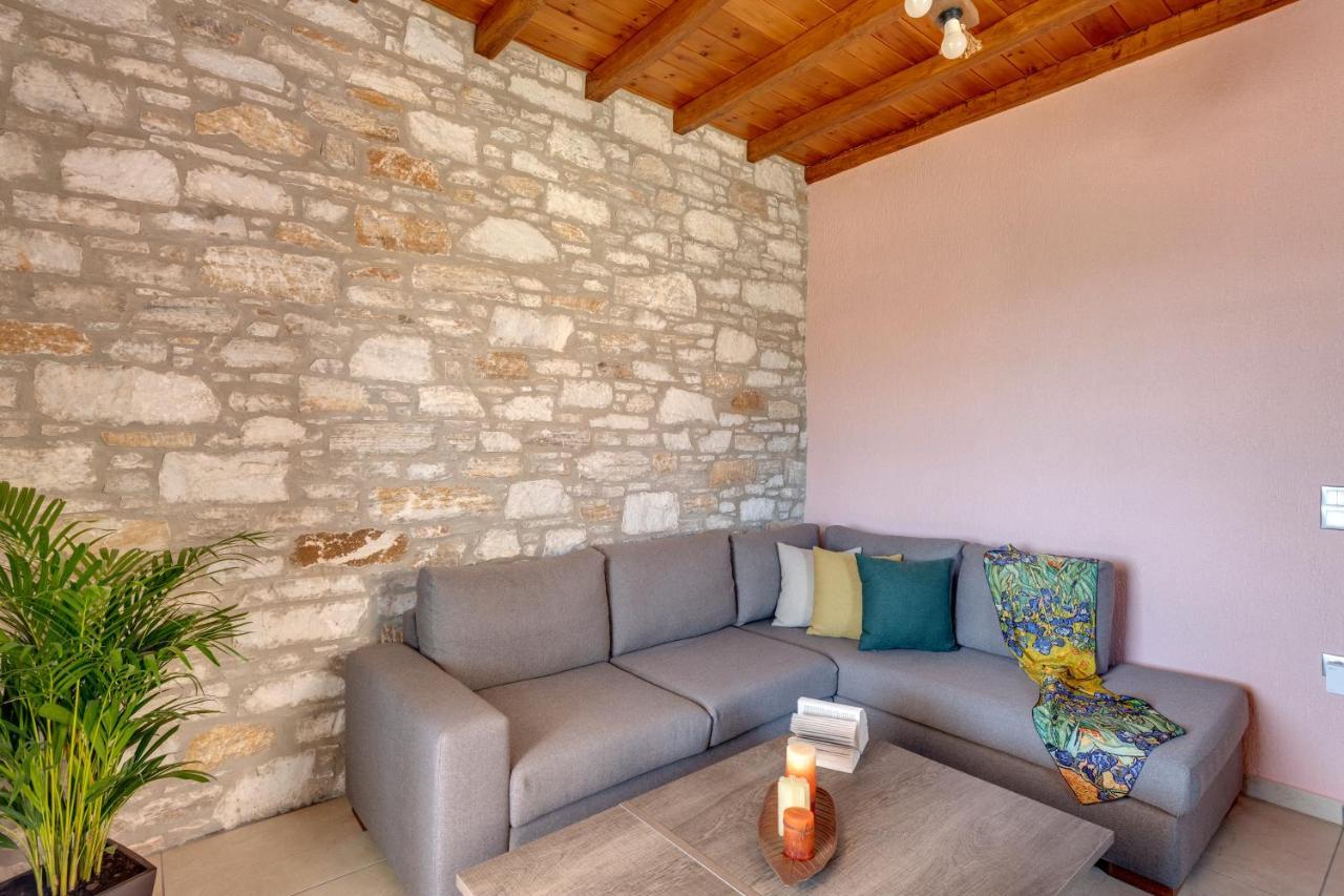 Takis Guesthouse- Laoura-Hermoupolis Bagian luar foto