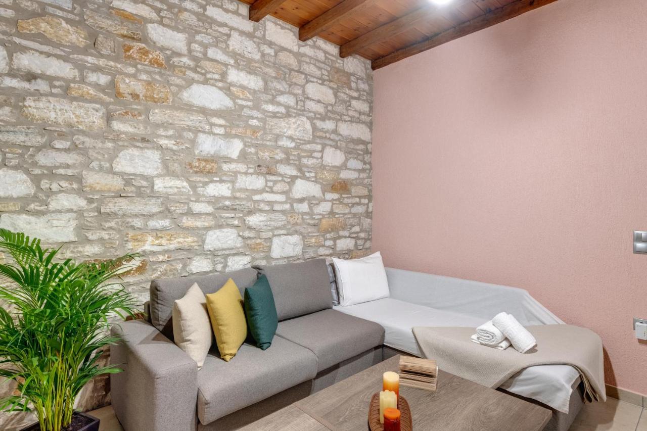 Takis Guesthouse- Laoura-Hermoupolis Bagian luar foto